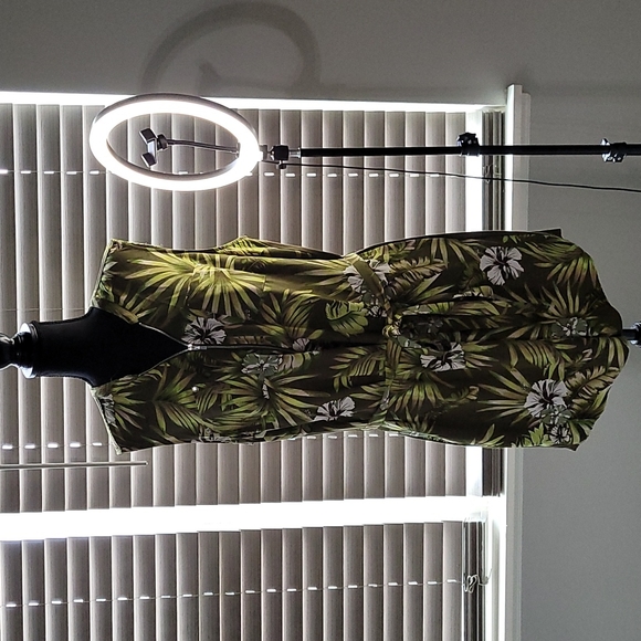 New York & Company Dresses & Skirts - NWOT, Olive green/multi summer mini dress, w/tie belt & pockets by NY&C!